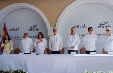 Encabeza inauguración escuela hotelería y turismo Punta Cana.