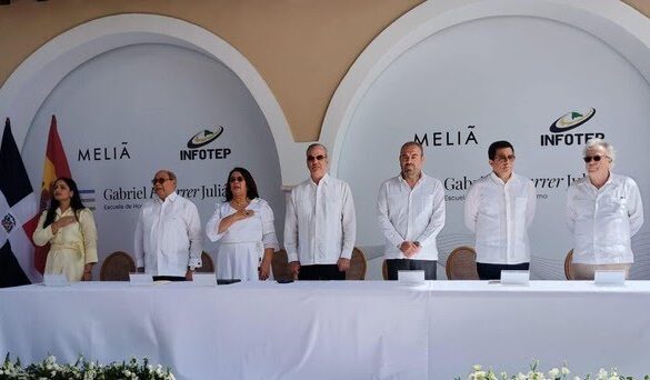 Encabeza inauguración escuela hotelería y turismo Punta Cana.