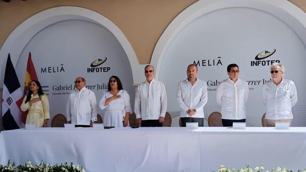 Encabeza inauguración escuela hotelería y turismo Punta Cana.