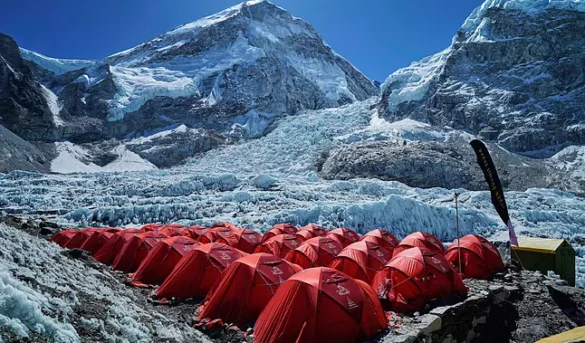 ¿Cómo salvar al Everest? Nepal estrena normas para evitar colas con su lobby turístico en contra: 