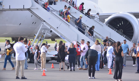 IDAC: más del 97% de los visitantes que recibe RD llegan por vía aérea