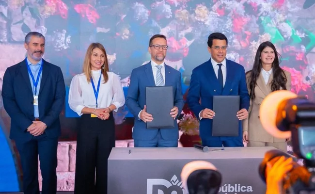 RD firma 15 acuerdos turísticos y asegura millones de visitantes pese a crisis global