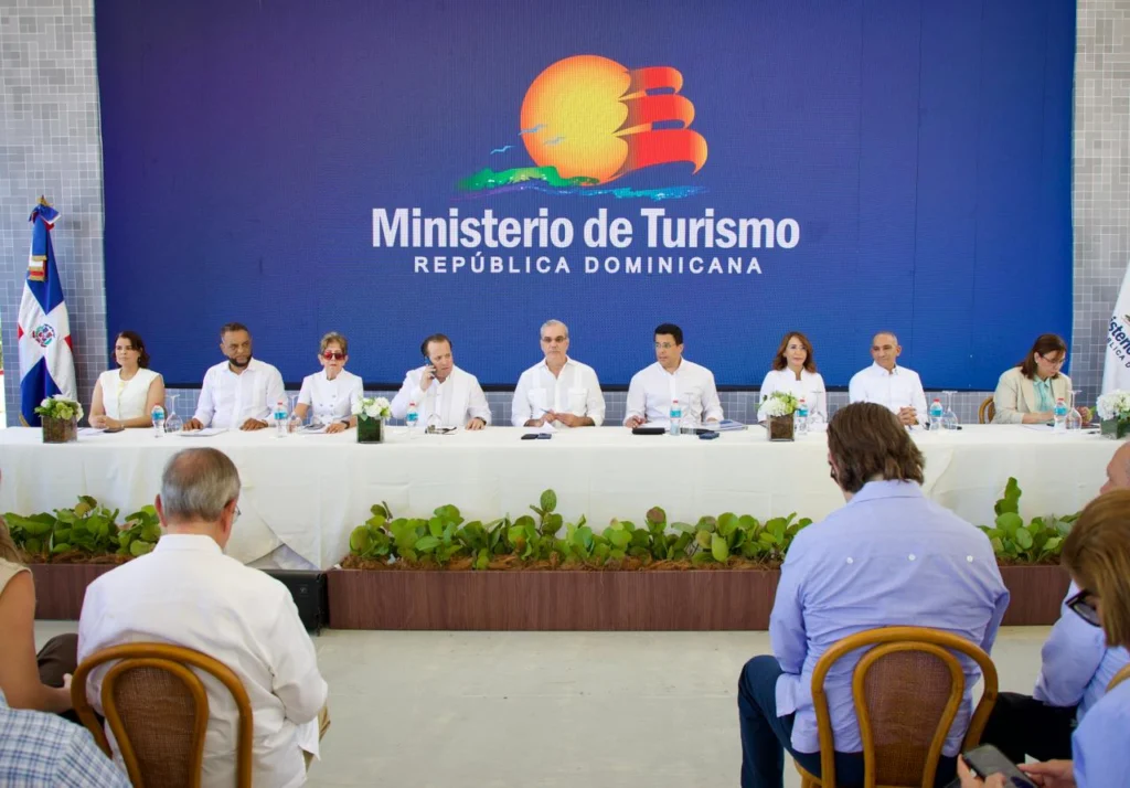 En fotos: Entregan obras de renovación de la playa Sosúa