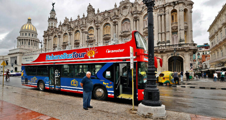 Las últimas cifras que confirman el desplome del turismo en Cuba en plena crisis y presiones de EEUU