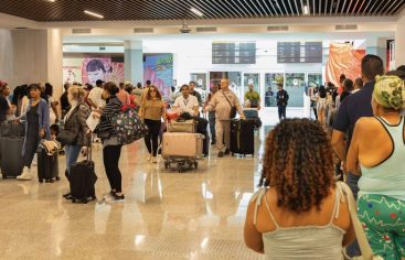 Cobro de US$10 por tarjeta de turista a criollos sigue vigente pese a eliminarse