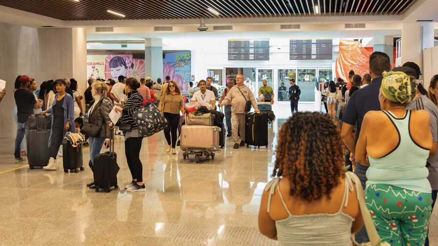 Cobro de US$10 por tarjeta de turista a criollos sigue vigente pese a eliminarse