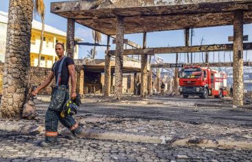 El incendio que obligó a evacuar a unos 1,700 huéspedes del Viva Dominicus Beach dejó una víctima mortal y relatos de pánico