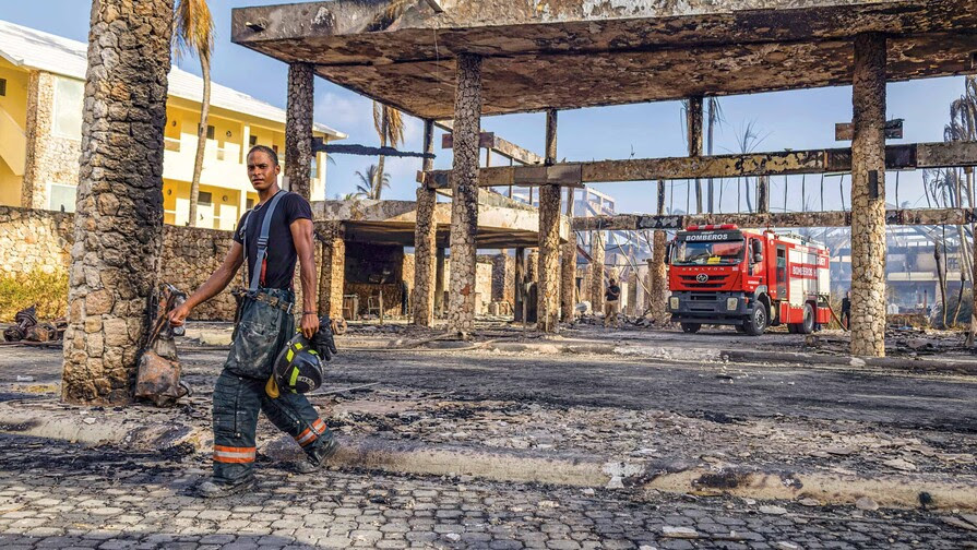 El incendio que obligó a evacuar a unos 1,700 huéspedes del Viva Dominicus Beach dejó una víctima mortal y relatos de pánico