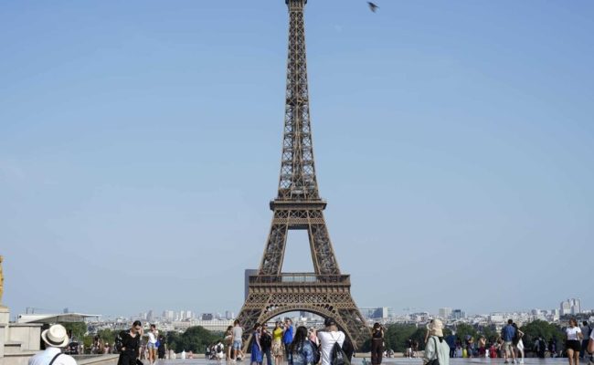 El calor extremo modifica los hábitos en el turístico París