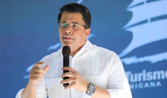 Collado resalta que las playas son públicas y no privadas